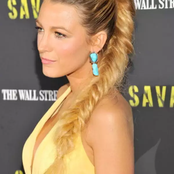 Si tu boda es en la playa o prefieres un cambio búsca una trenza como la de Blake.