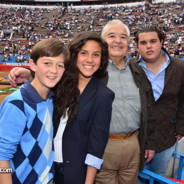 Rodrigo,Lulú,Ramón y Ramón Jr. Aguirre