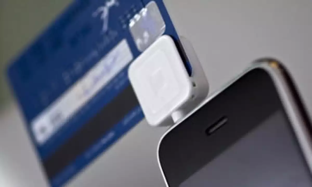 Este dispositivo se adapta a los teléfonos o tabletas para aceptar pagos con tarjeta. (Foto: Getty Images/Archivo)