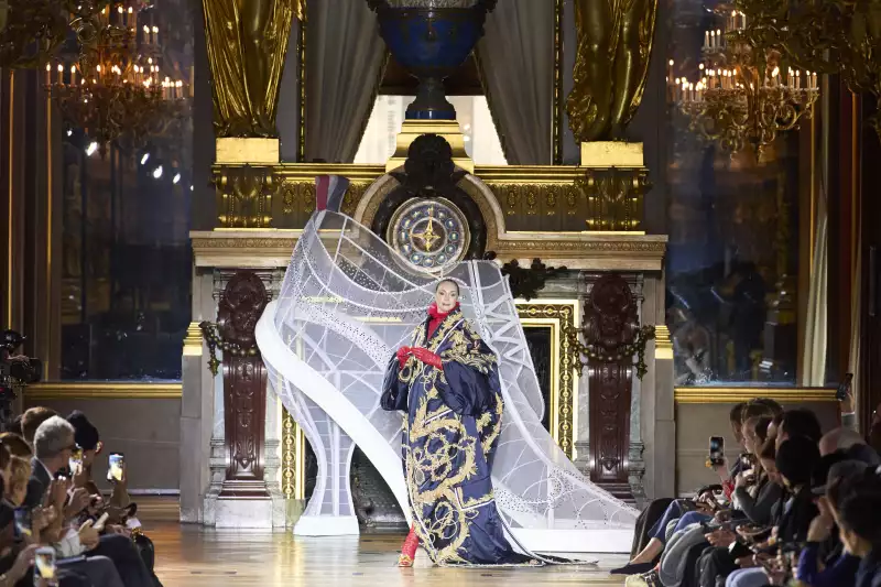 thom browne desfile ss23 Gwendoline Christie 