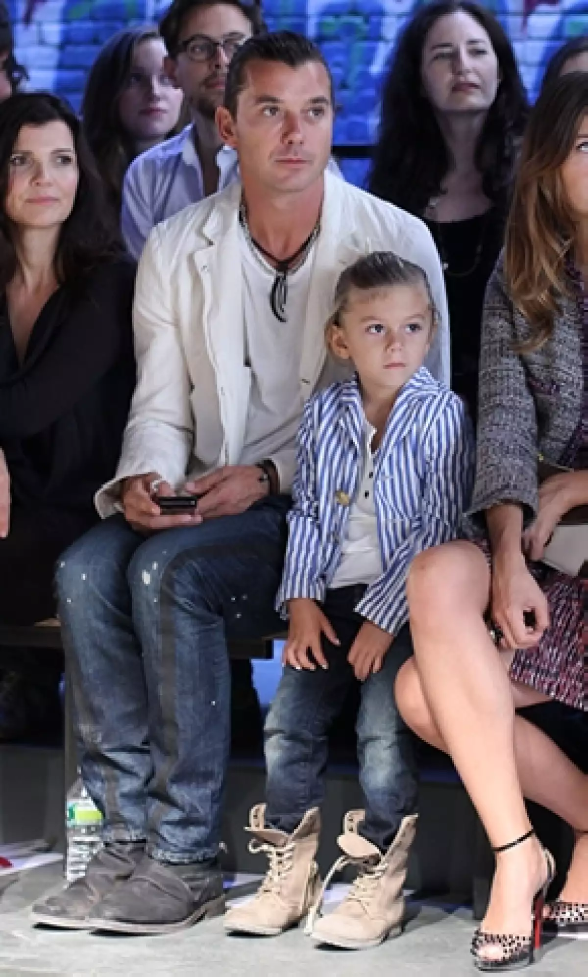 Aquí en otra de las pasarelas del New York Fashion Week junto a su papá.