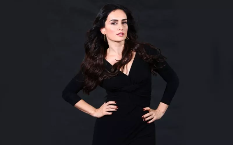 La veracruzana inició su carrera en el Centro de Formación Actoral de TV Azteca, su primera telenovela la hizo en 1996 y desde entonces no ha parado.