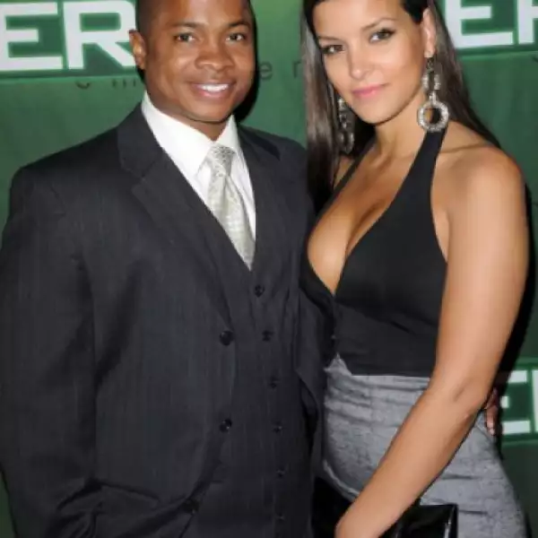 Sam Jones III fue muy bien acompañado por una chica que llamó la atención por su escote.