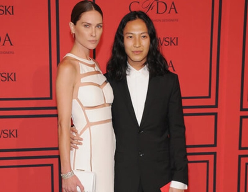 El diseñador con su musa en los CFDA Awards.