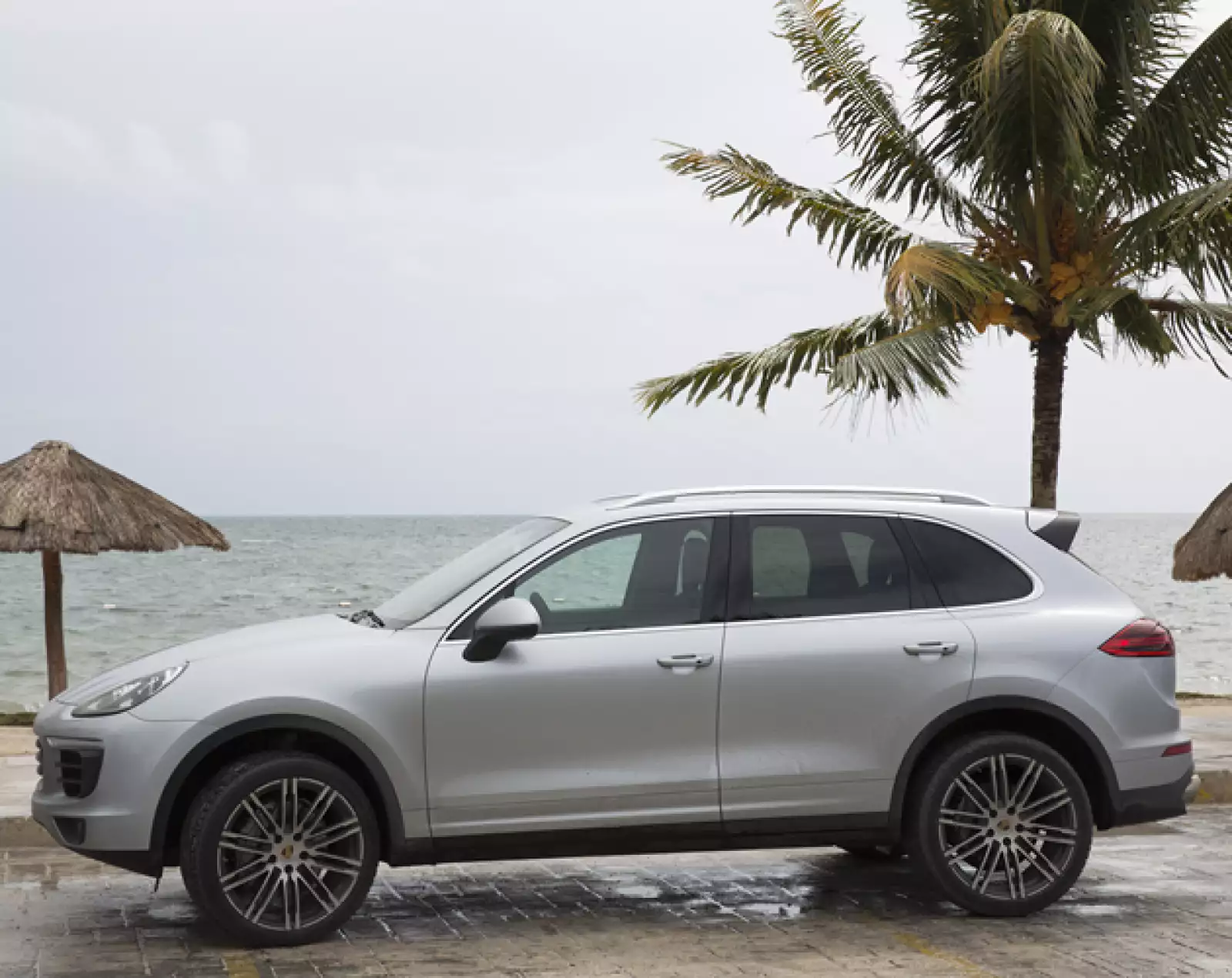 La potencia del motor fue incrementada a más del doble. El auto cuenta con un motor  V6 de tres litros y con un motor eléctrico. Esto genera una potencia combinada de 416 hp. ¿Y su desempeño? Como ...