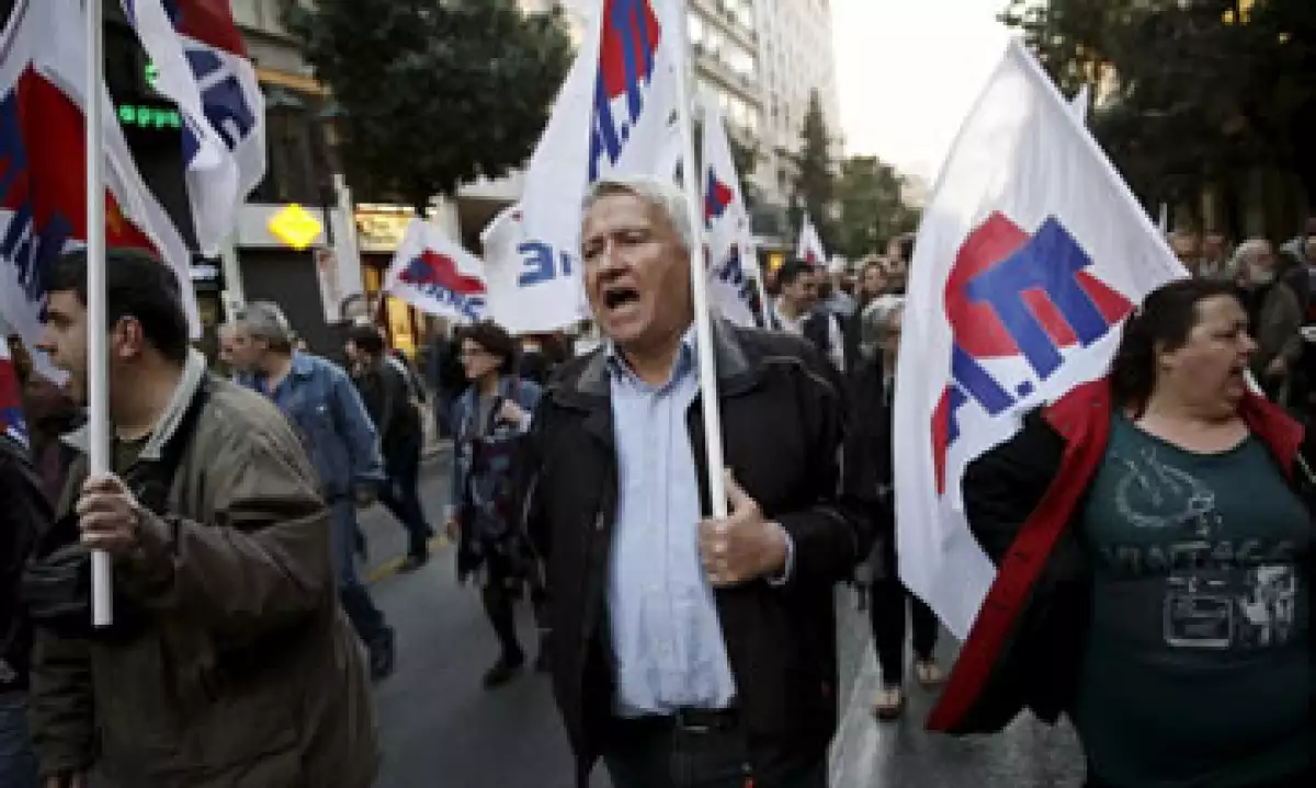 Manifestantes protestaron afuera del Parlamento heleno mientras se votaba la ley. (Foto: Reuters )
