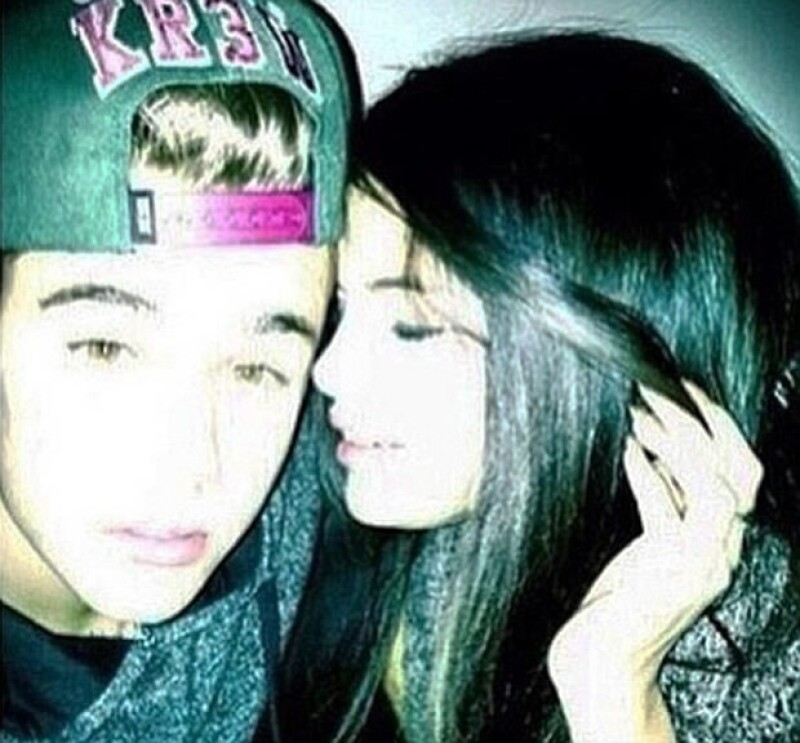 Una fuente cercana a la cantante asegura que Selena está tranquila de que el ídolo juvenil ya haya superado su relación ahora que fue visto con Jordan Ozuna.