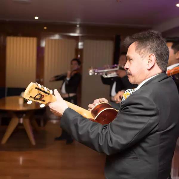 Coctel del 25 aniversario de México Asistencia