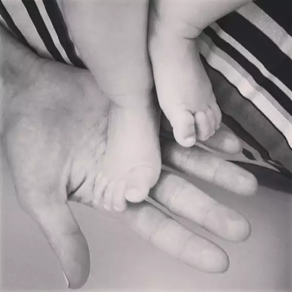 La bebé pesó 3.474 kilogramos, midió 52 centímetros y, desde que nació, se dijo que era muy parecida a su hemana Mini Jacky.