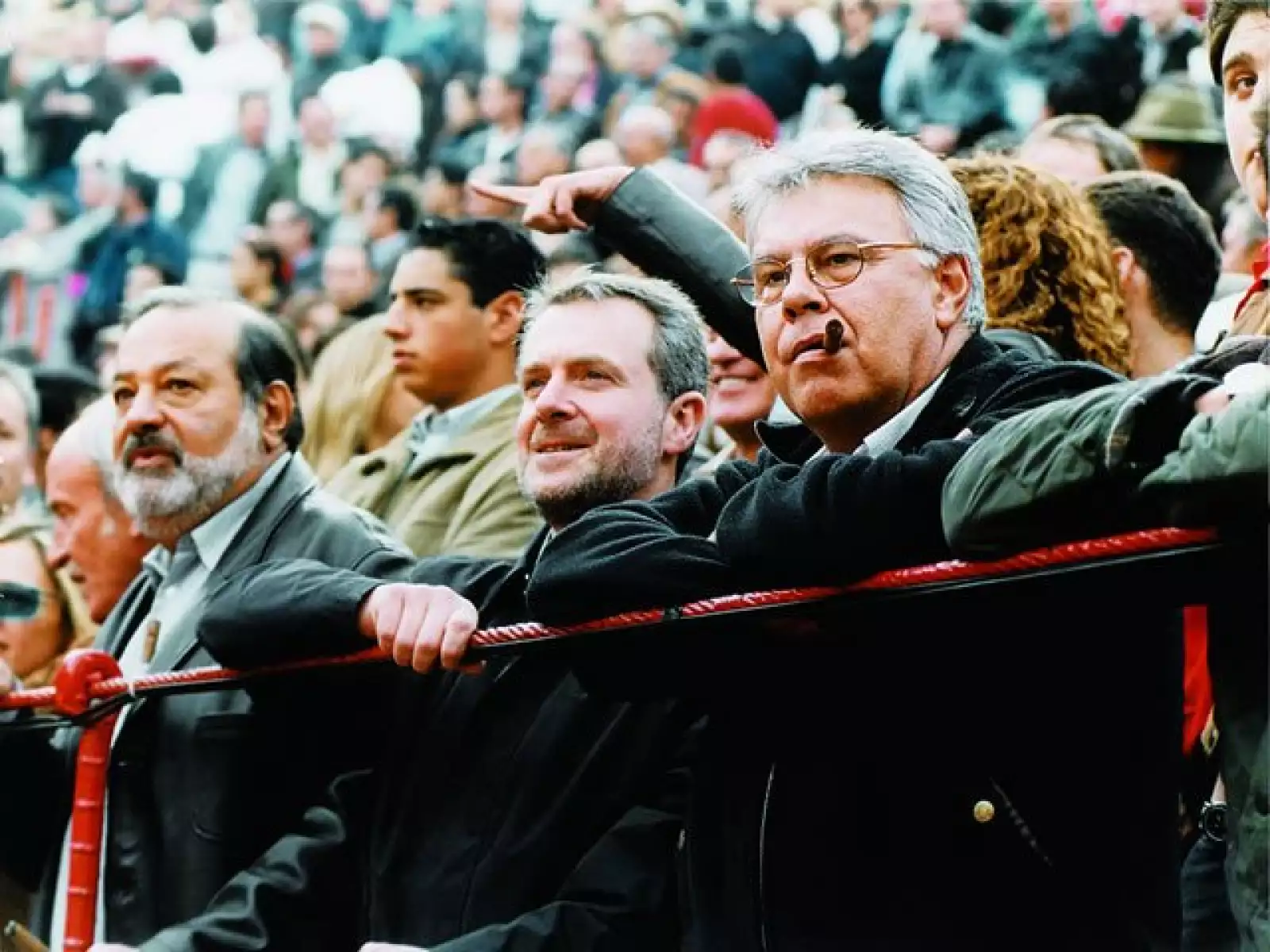 Disfrutando de una tarde de toros junto a Santiago Creel y Felipe González.