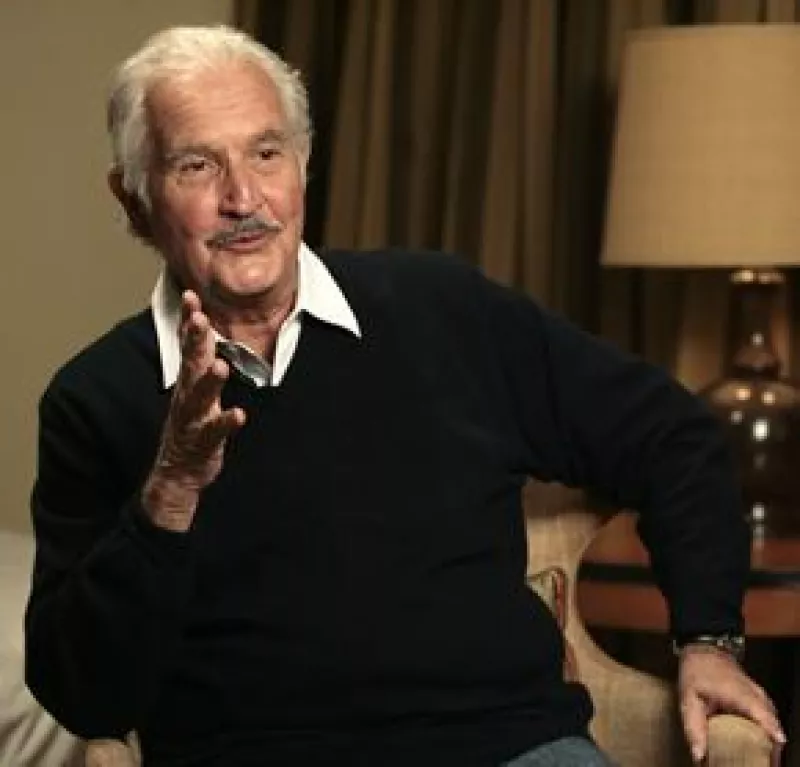 El novelista, quien festeja sus 80 años de vida, es el libretista de Santa Anna, montaje que se presentará a partir del 20 de noviembre en la ciudad de México.