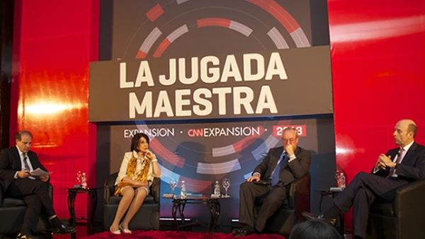 Previo al anuncio del ganador, se realizó una mesa de diálogo en la que se discutió el tema de la competitividad en México. Alberto Bello, director editorial de Grupo Expansión dirigió el panel integrado por personalidades de la Secretaría de Economía, el