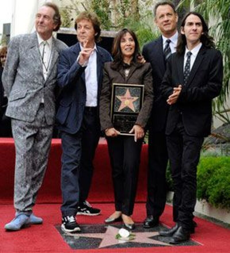 Paul McCartney y la familia de George Harrison asistieron a la presentación de la estrella póstuma que le fue otorgada al integrante del legendario cuarteto de Liverpool.