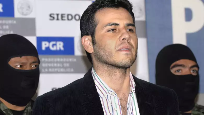 Vicente Zambada, hijo de Ismael El Mayo Zambada, fue extraditado a nueve meses de haber sido capturado en marzo de 2009 acusado de enviar cocaína y heroína a EU.