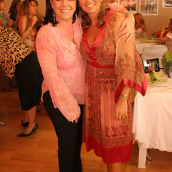 Isabel Lazcurain, Marcela Chavez