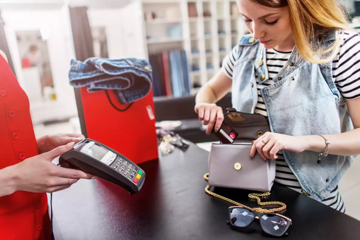 Las tarjetas departamentales superan a los bancos: así impulsan el crédito en México