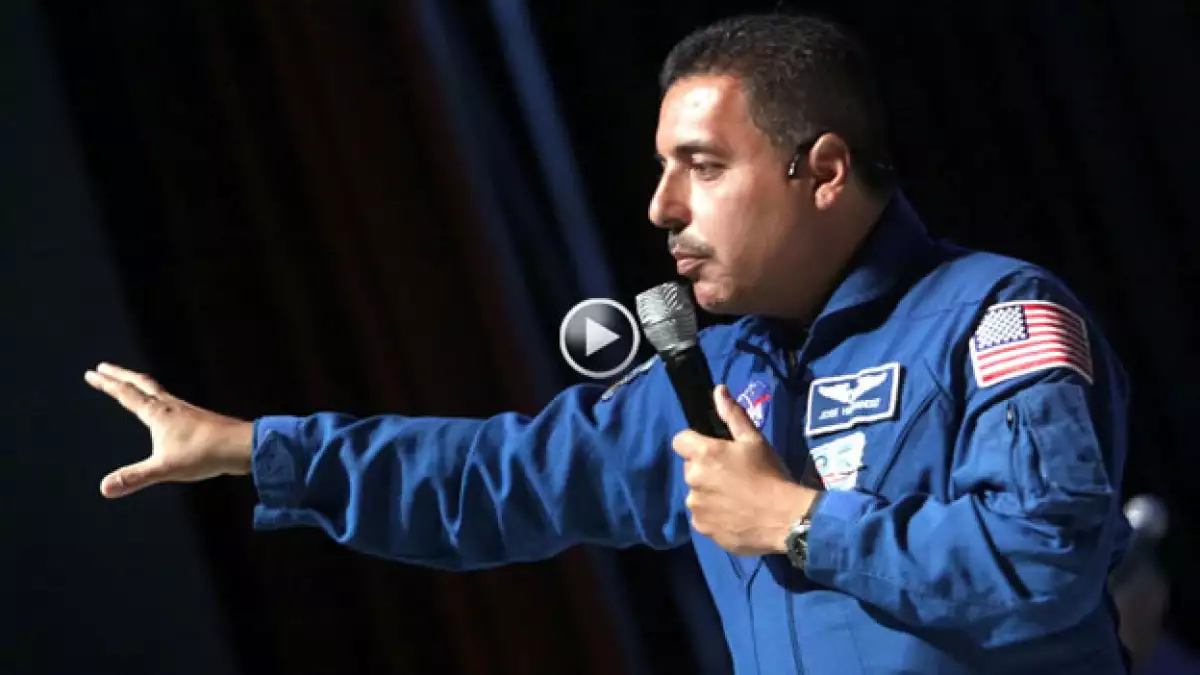 José Hernández, astronauta de origen mexicano, dice que apoya el plan de Barack Obama para la NASA, que incluye misiones tripuladas a Marte