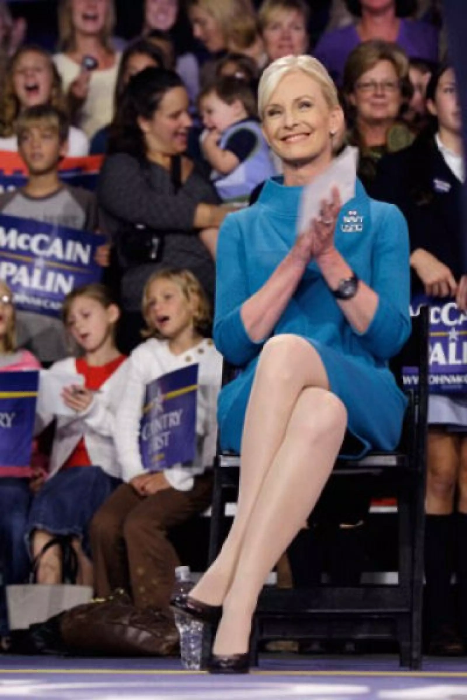 Este look nos hace recordar a Audrey Hepburn.