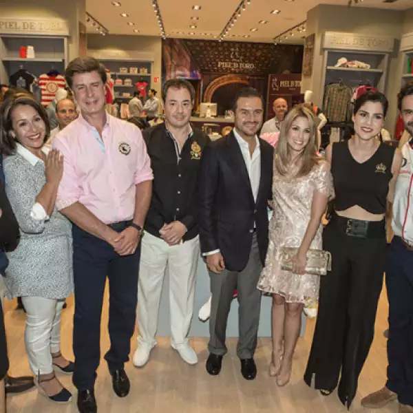 Tere Ocampo,Alejandro Rodríguez,Lorena Bawueiro,Cayetano Martínez de Irujo,Manolo Martínez,Miguel Ángel Yunes,Patricia Lobeira,Elizabeth Hannon e Iván Sánchez