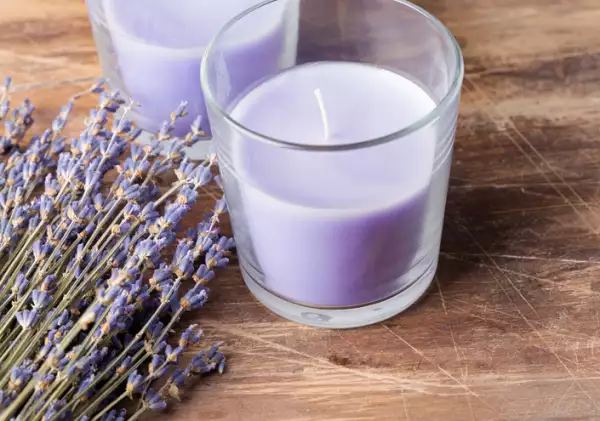 Color morado en las velas
