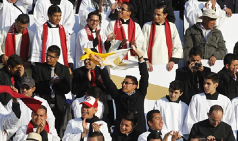 A la eucaristía acudieron miembros de distintas órdenes religiosas. (Foto: EFE)