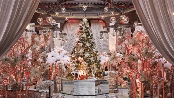 arboles de navidad decorados en hoteles de lujo