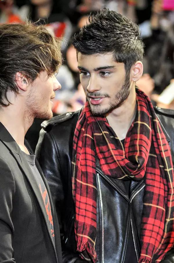 Los integrantes de One Direction promocionando "The 1Derland: THIS IS US"