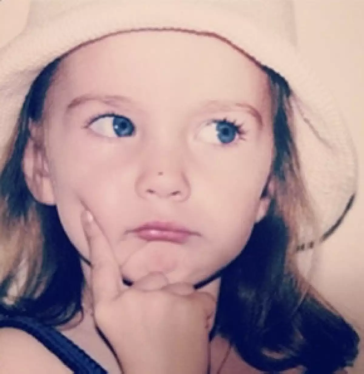 Isabella Sofía de chiquita. Su mamá es Alexandra Alcocer.