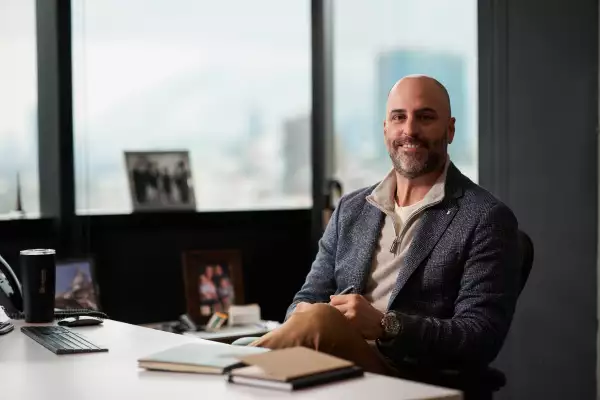 Retrato de Rafael Almanza, CEO de Grupo Industronic