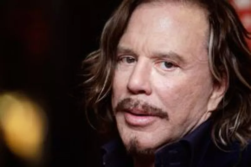 La película, protagonizada por Mickey Rourke, se estrenará a nivel nacional el próximo 27 de febrero.