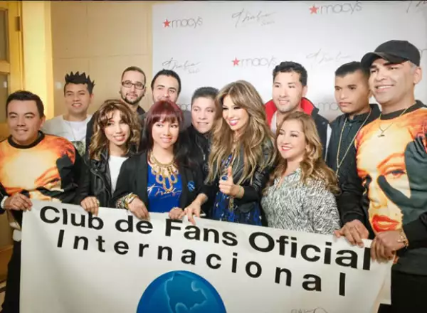 Antes de que iniciara el evento, hubo una trifulca debido a que todos los fans de la cantante querían estar cerca de ella.
