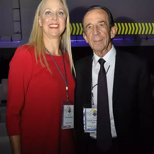Nancy Pearson y Manuel Arango