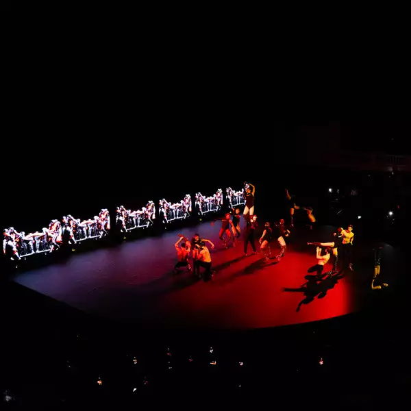 performance_1080x1080_0003_iuliamatei_louboutin_performance_-8.jpg