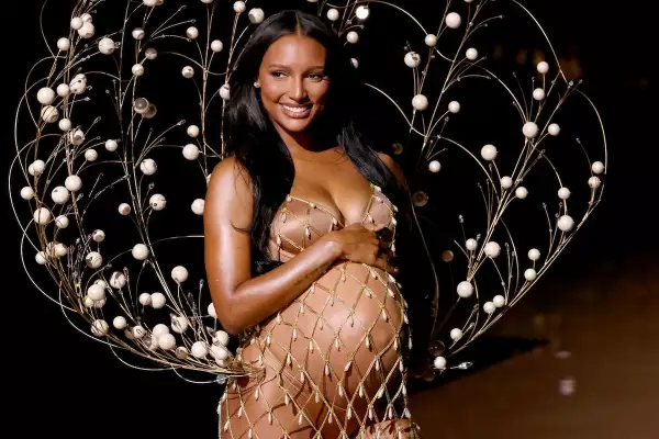 Victoria's Secret Fashion Show 2025 - Runway
