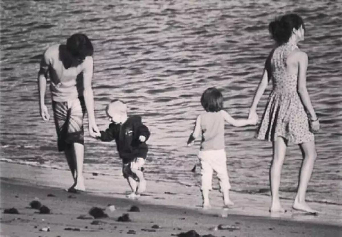 El cantante publicó hace unos días esta imagen tomanda en 2012 a lado de Selena Gomez.