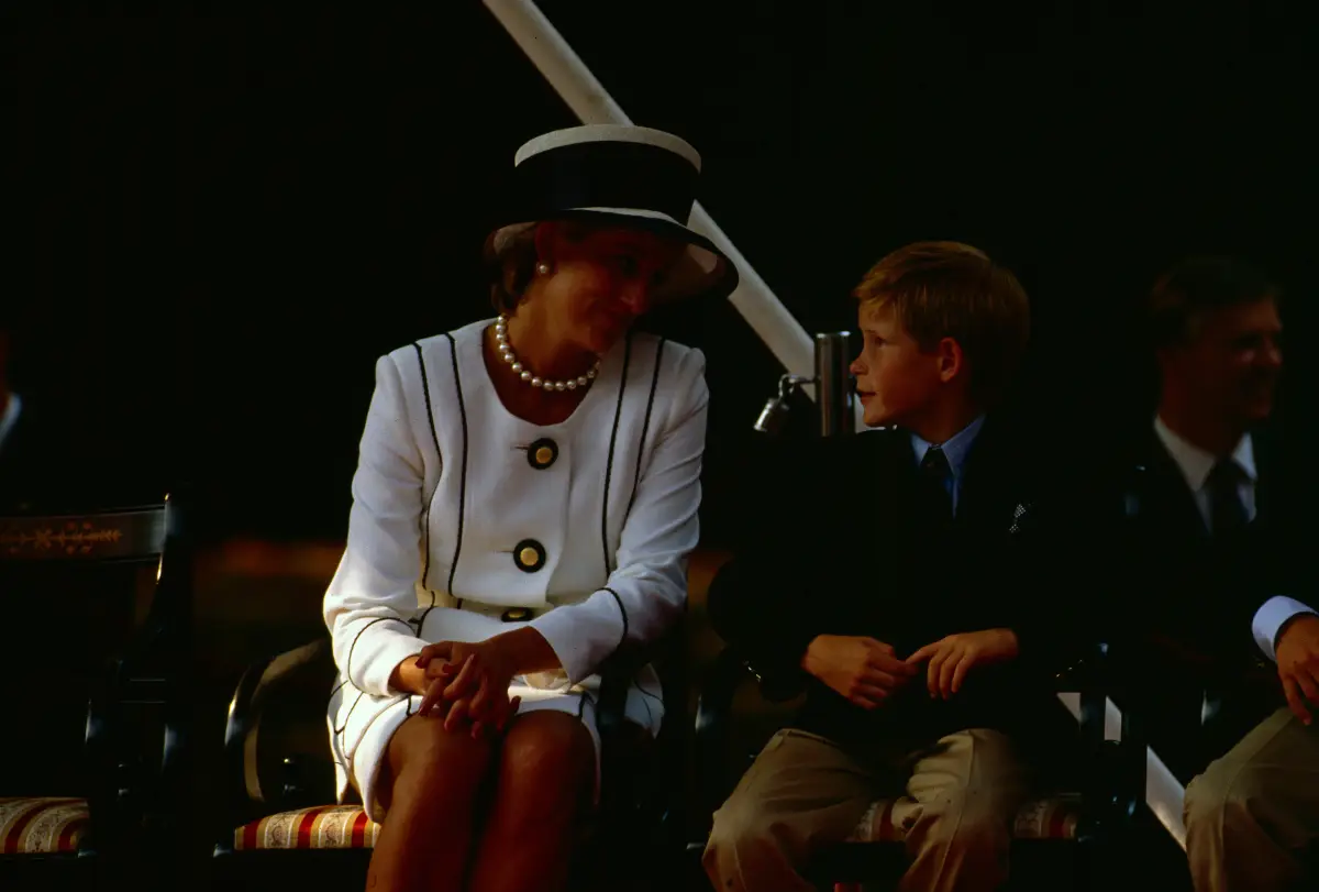 Princesa Diana y príncipe Harry