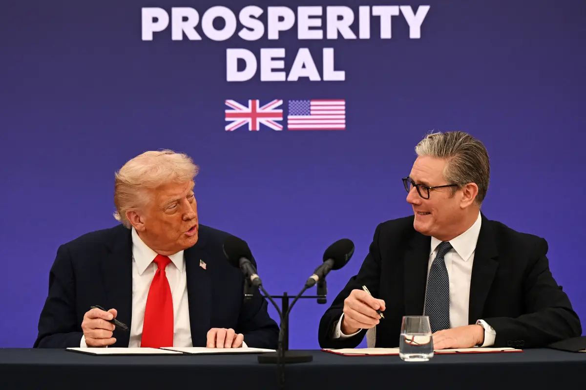 El presidente de los Estados Unidos, Donald Trump, y el primer ministro del Reino Unido, Keir Starmer, anuncian un acuerdo entre los dos países mientras celebran una conferencia de prensa en Chequers al final de una visita de estado el 18 de septiembre de 2025 en Aylesbury, Inglaterra.
