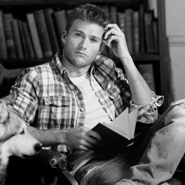 Your wildest dream? El actor Scott Eastwood, quién interpreta a la pareja de Taylor Swift en su video "Wildest Dreams", no podía faltar en esta lista.