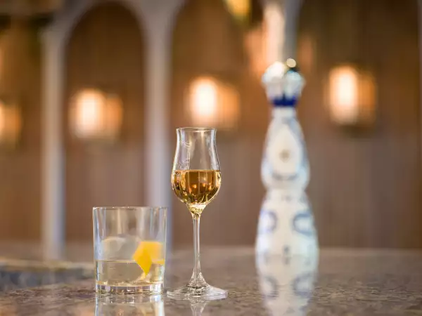CLASE-AZUL-LOS-CABOS-TEQUILA.jpg