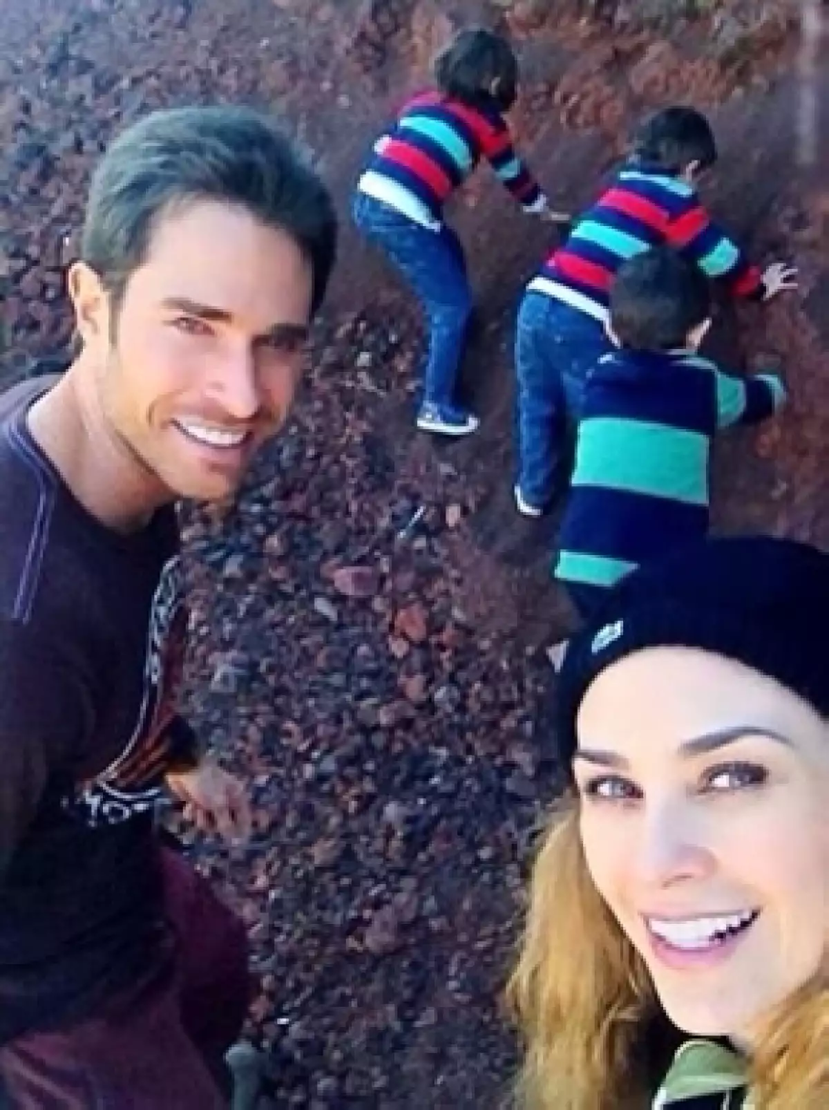 La actriz festeja su cumpleaños, a decir de ella, rodeada de mucho cariño, enamorada y con los dos grandes amores de su vida: sus hijos, Miguel y Daniel.