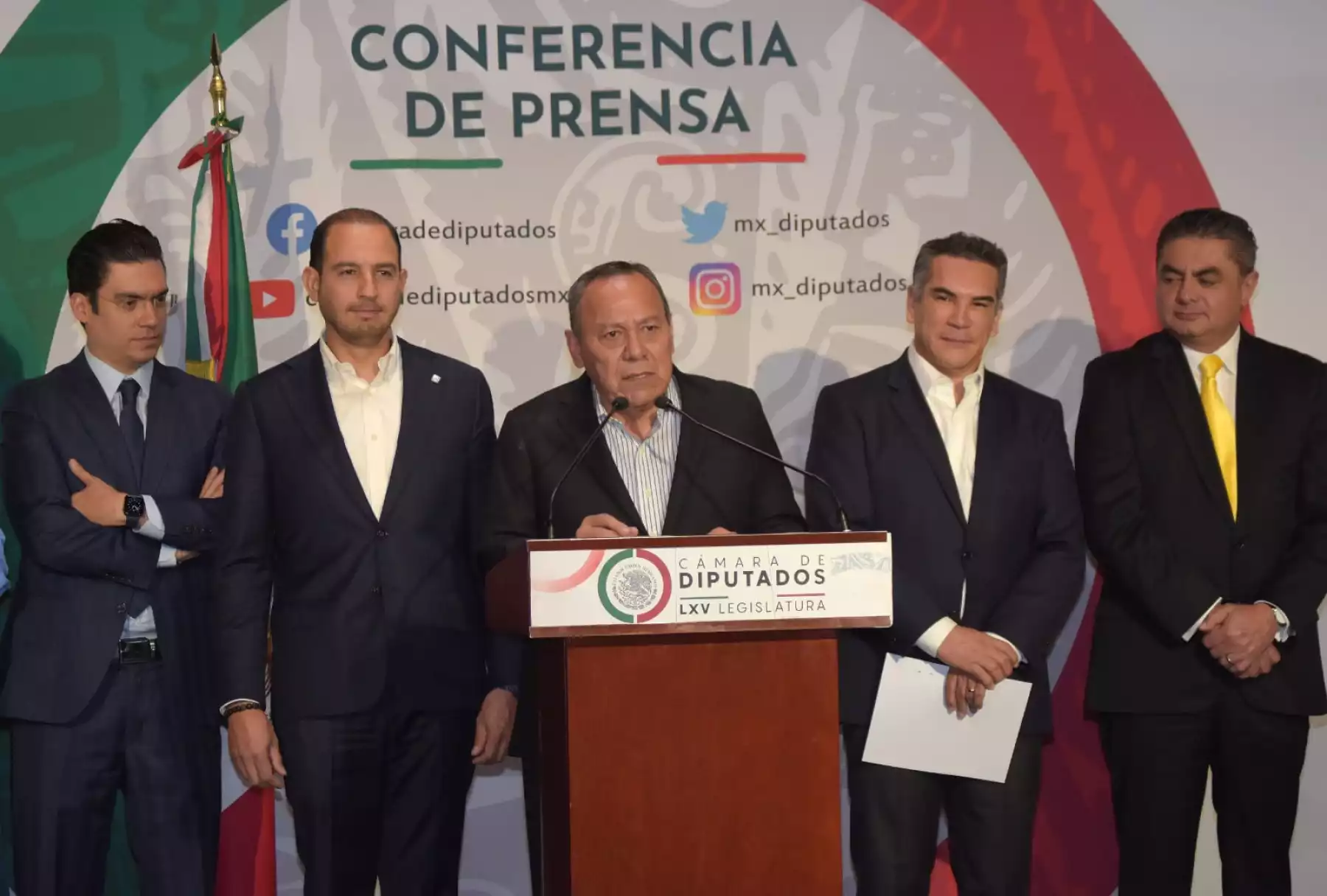 Legisladores y dirigentes de Va por México anuncian unidad también en ley Minera.