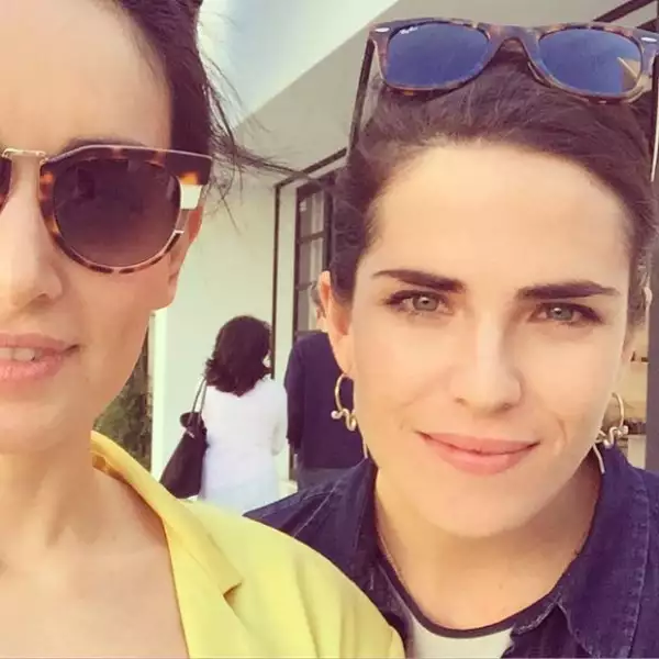 Las bellas actrices derrocharon sensualidad con su streetstyle.