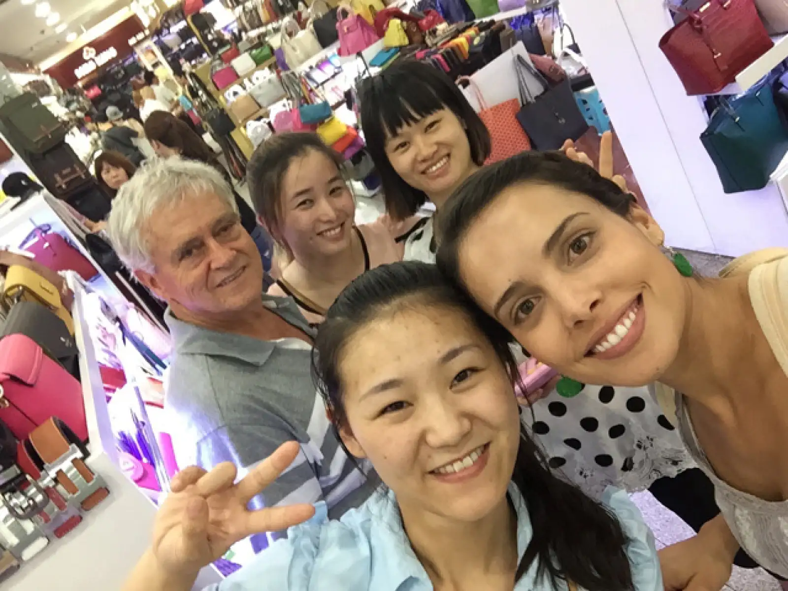 Shopping time y nuevas amigas.