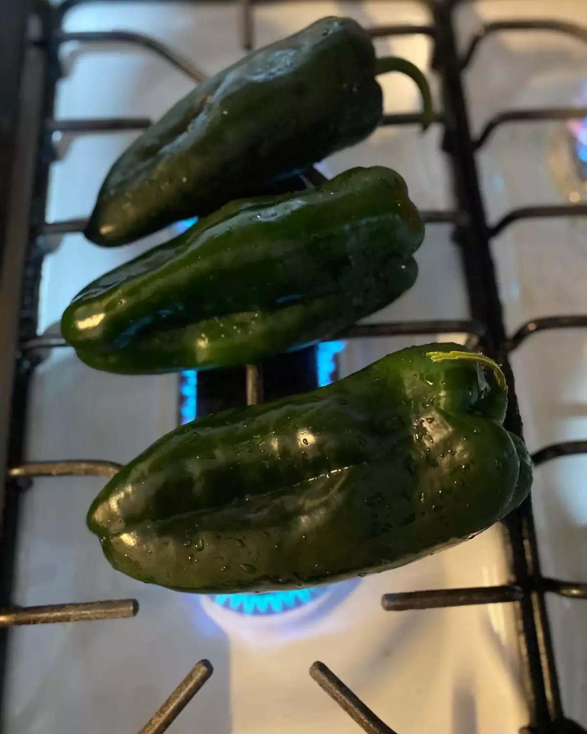 Chile poblano al fuego