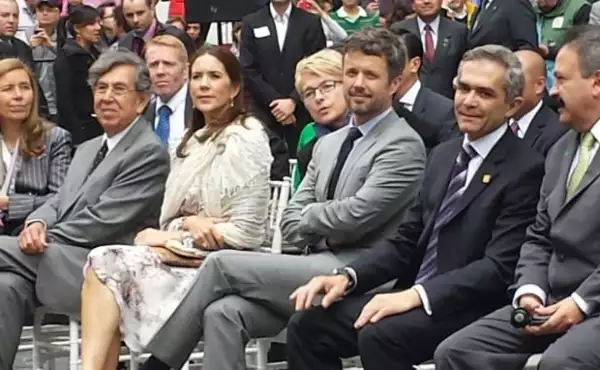 Mary y Federico acompañados por Cuauhtémoc Cárdenas y Miguel Ángel Mancera.
