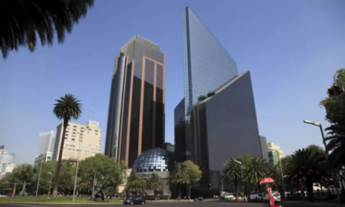 La Bolsa mexicana bajó 0.70%, a 44,013.30 unidades por la baja en las acciones de AMóvil y Televisa. (Foto: Getty Images)