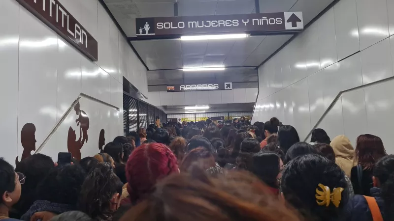 caos-linea-9-metro-hoy.jpg