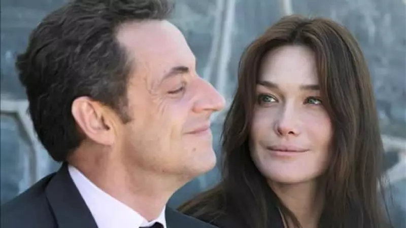 Fotografía de archivo del 29 de febrero de 2008, que muestra al presidente de Francia, Nicolás Sarkozy (i), y a su esposa, Carla Bruni Sarko