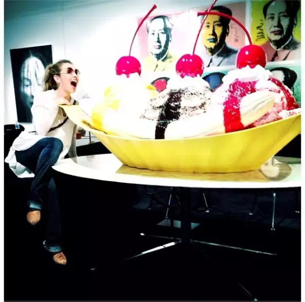 En la galería habían varias piezas que representaban helados gigantes.