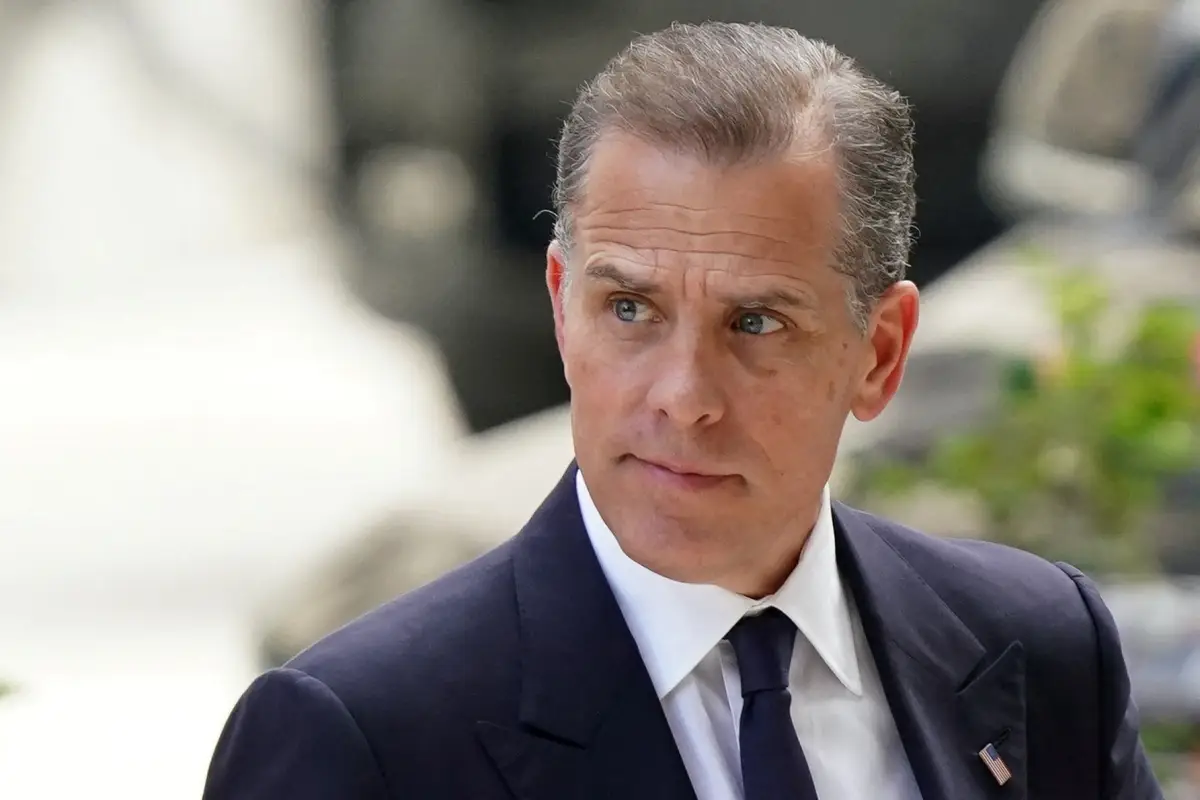 Hunter Biden, hijo del presidente de los Estados Unidos, Joe Biden, llega al tribunal federal el día de la inauguración de su juicio por cargos penales de armas en Wilmington, Delaware, EE. UU., el 3 de junio de 2024.